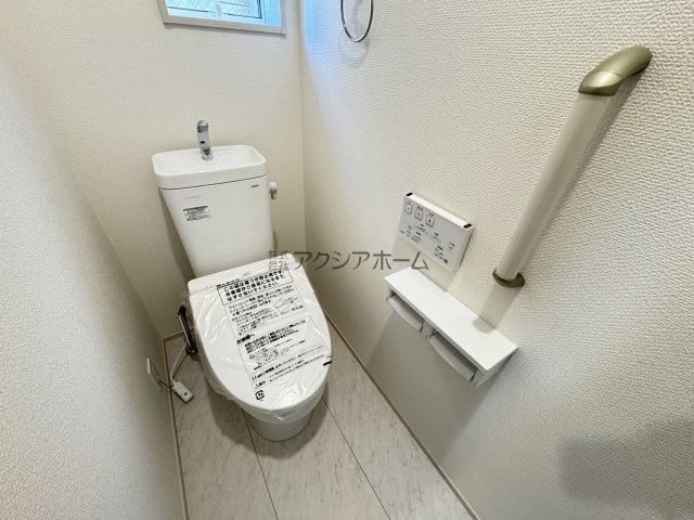 東村山市野口町３丁目・全3棟　新築一戸建　2号棟のトイレ|温水洗浄機能付