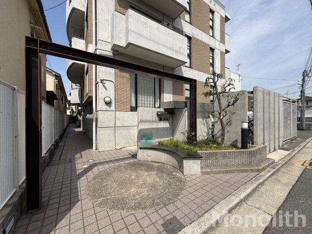 鳳SWINGのエントランス