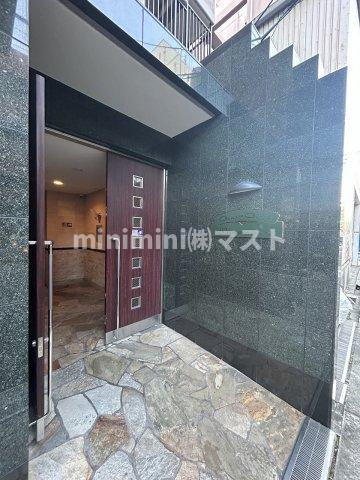 ジュネーゼグラン南堀江のエントランス