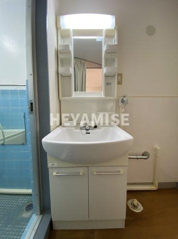 椿谷ビルの独立洗面台