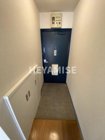 椿谷ビルの玄関