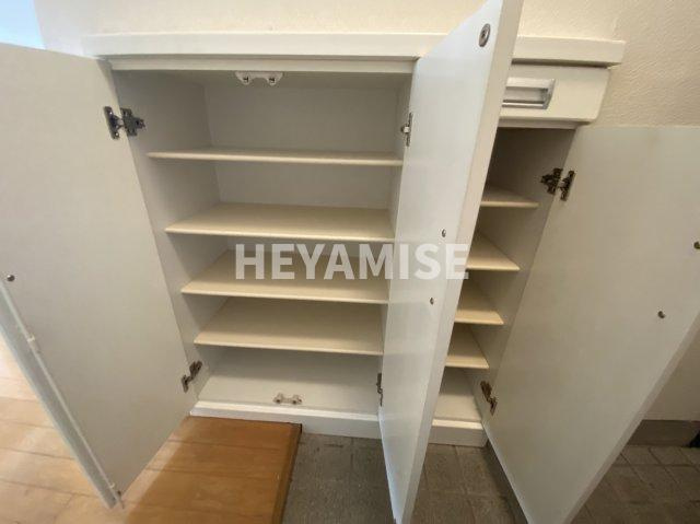 椿谷ビルの玄関