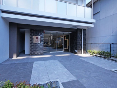 【エントランス】 | エグゼ大阪CITYオースティン | 落ち着いたエントランスです