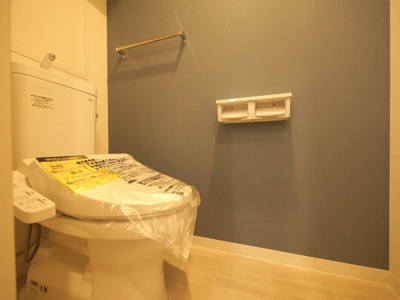 【トイレ】 | エグゼ大阪CITYオースティン | 落ち着いた色調のトイレです