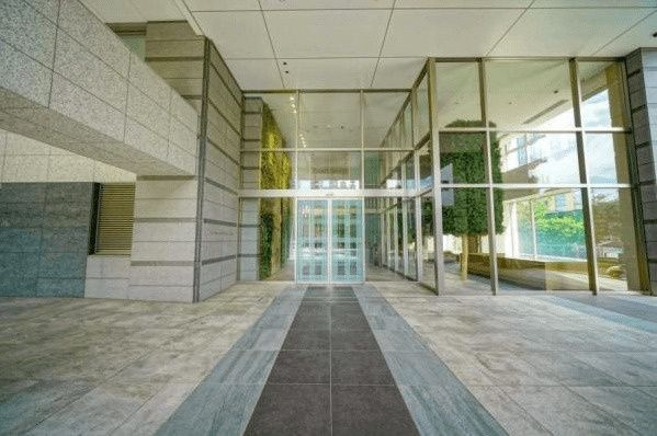 富久クロスコンフォートタワーのエントランス