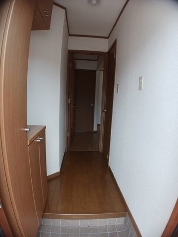 ファミール彦崎の玄関