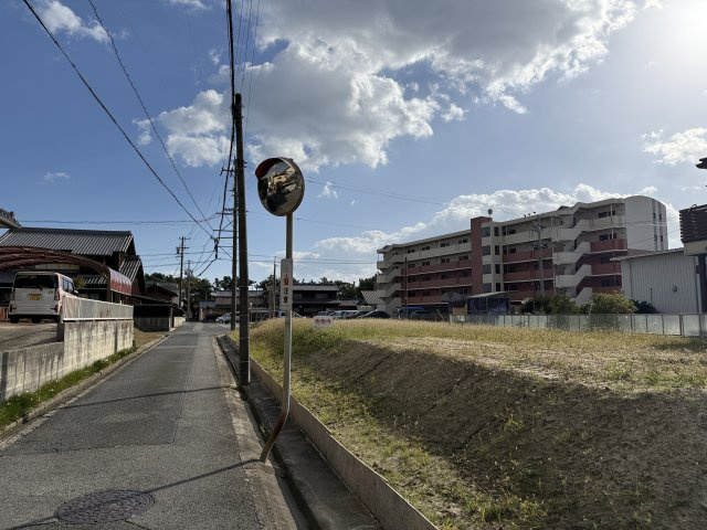 常滑市港町4丁目　A区画　売地の前面道路含む現地写真
