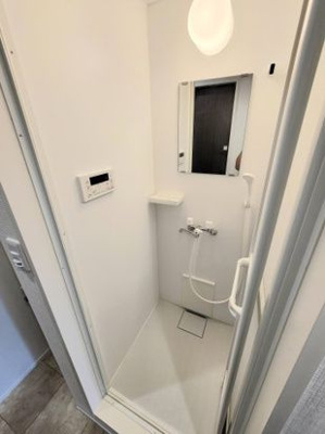 【シャワールーム】 | ロッソ・カンパーナ