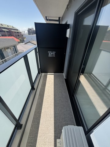 S-RESIDENCE原木中山azureのバルコニー
