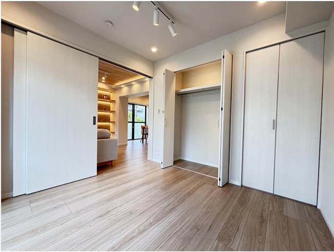 【居間・リビング】 | ★仲介手数料無料★ライオンズマンション新宿原町（通貨価値が下がっている今、現金から現物資産への入れ替えの時期です）