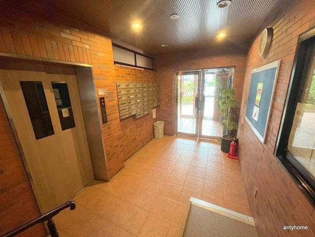 タイガーマンションのロビー