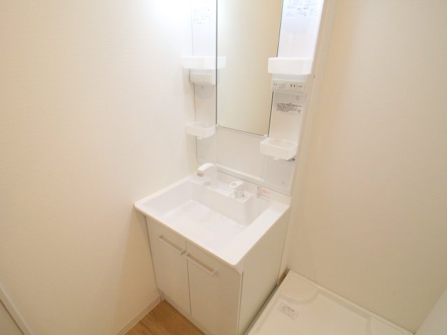 みおつくし岸里Ⅱの洗面所|広い洗面スペース