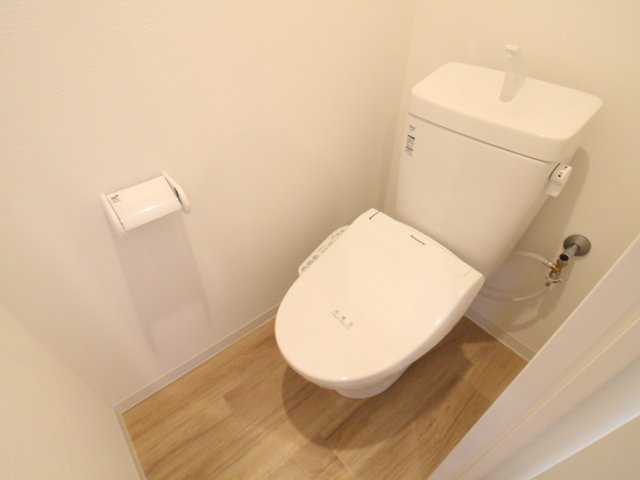 みおつくし岸里Ⅱのトイレ|ゆったりとした空間のトイレです