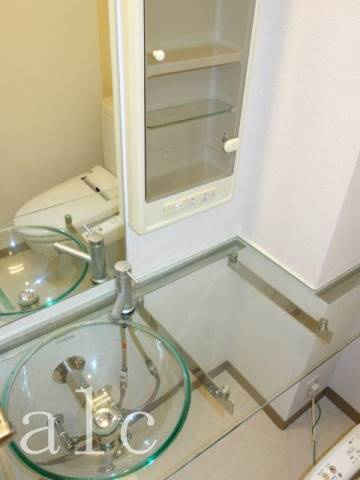 杉並区下高井戸２丁目の賃貸マンションの洗面所|お洒落なスケルトン