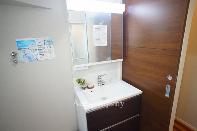 【独立洗面台】 | 東大阪市足代1丁目 | 洗面台・洗濯パン＆水栓新調です☆汚れ落ちUP！ファインバブル搭載の洗濯水栓です☆洗面室に床下収納付きです♪