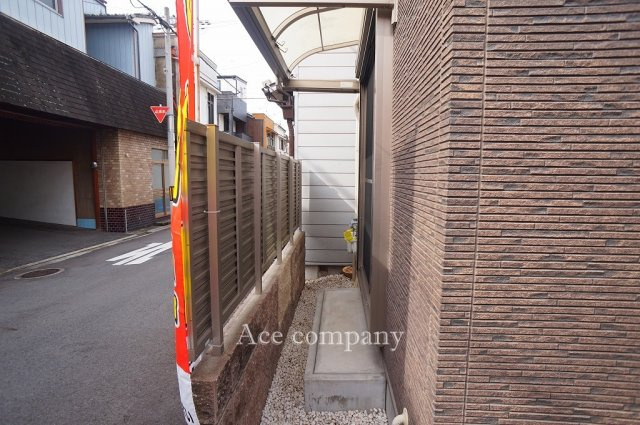 【外観】 | 東大阪市足代1丁目 | 和室の窓から外にでることも可能です♪雨除けテラス屋根付きです☆