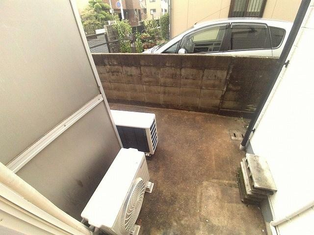 明石市西明石町４丁目のアパートのバルコニー