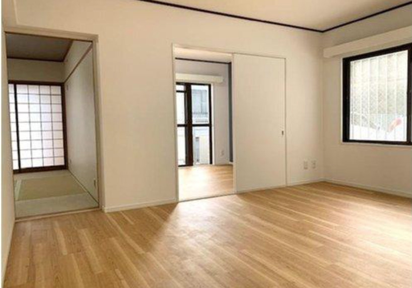 ビバリーハウス青谷弐番館の居間・リビング