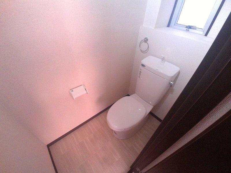 明石市西明石北町３丁目の賃貸マンションのトイレ
