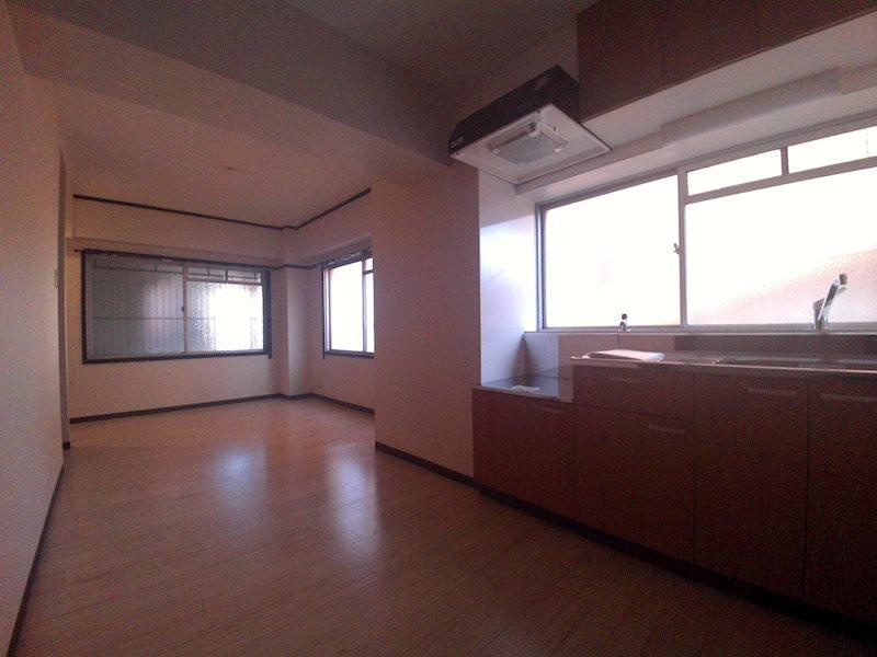 明石市西明石北町３丁目の賃貸マンションの居間・リビング