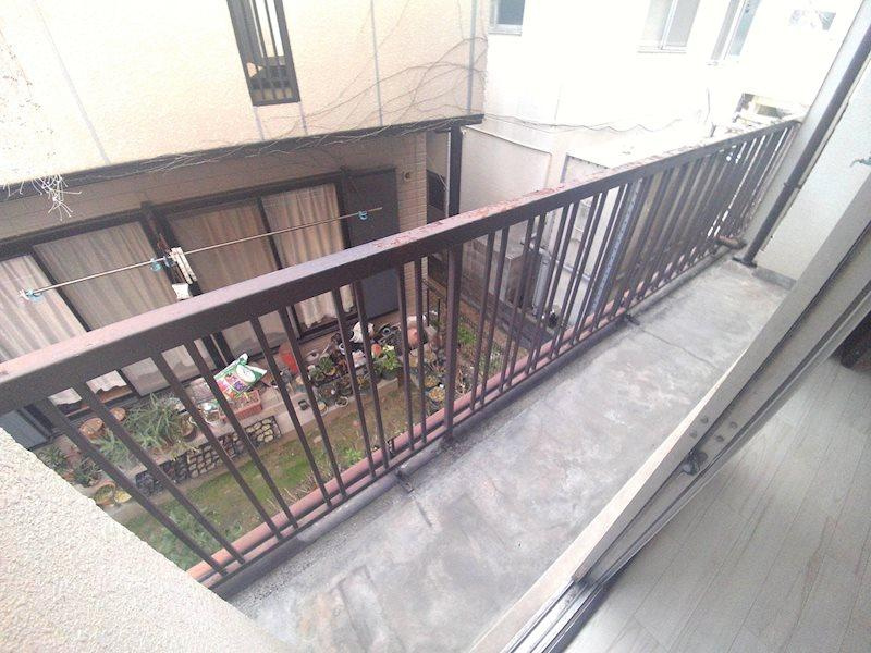 明石市西明石北町３丁目の賃貸マンションのバルコニー