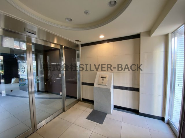 クリスタルグランツ大阪センターSTのエントランス