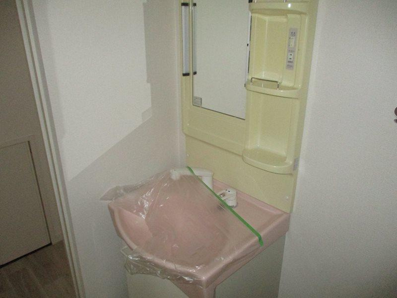 神戸市西区玉津町出合のタウンの洗面所