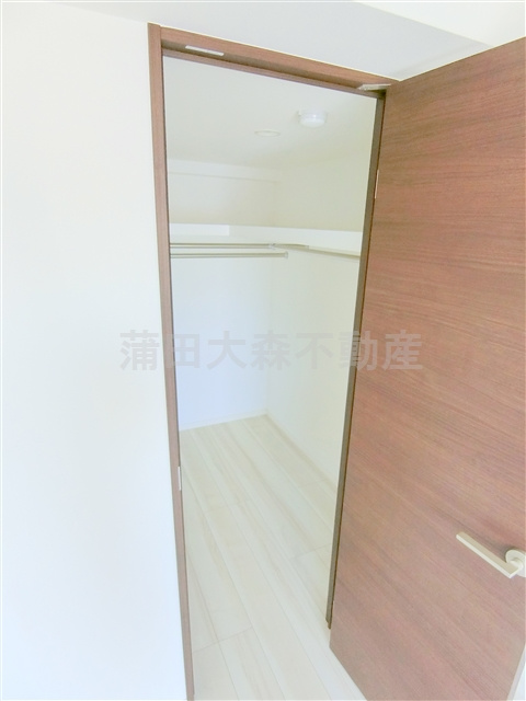 XEBEC(ジーベック京急蒲田の収納|奥行きある収納　ウォークインクローゼット