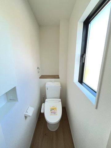 【トイレ】 | 福岡市東区美和台4丁目3期　2号棟（全2棟）【仲介手数料無料・0円】 | 現地写真。1階のトイレです。