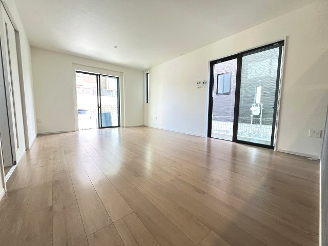 【居間・リビング】 | 福岡市東区美和台4丁目3期　2号棟（全2棟）【仲介手数料無料・0円】 | 現地写真。