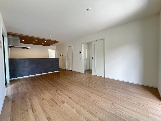 【居間・リビング】 | 福岡市東区美和台4丁目3期　2号棟（全2棟）【仲介手数料無料・0円】 | 現地写真。