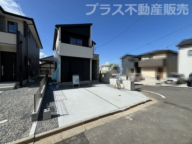 【外観】 | 福岡市東区美和台4丁目3期　2号棟（全2棟）【仲介手数料無料・0円】 | 現地写真。プラス不動産販売なら、現場の全ての棟をまとめてご見学頂けます。