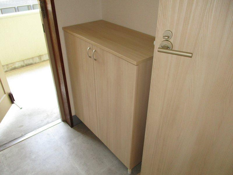 ハイフラット静徳の玄関
