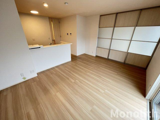 カーサ高善B棟の居間・リビング