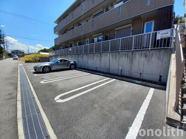 カーサ高善B棟の駐車場