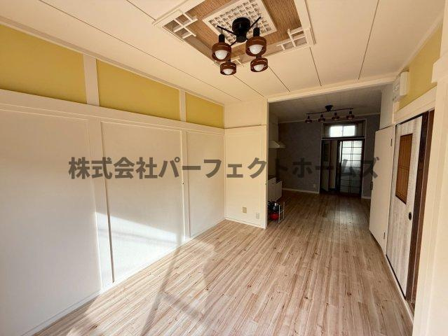 美井町戸建　賃貸の居間・リビング|ゆったりとした居間です