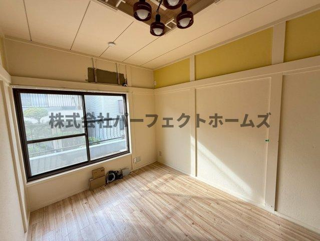 美井町戸建　賃貸の居間・リビング|こちらのリビングで趣味の時間をお楽しみください