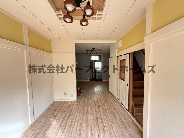 美井町戸建　賃貸の居間・リビング|居間です