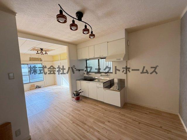 美井町戸建　賃貸の居間・リビング|ゆったりとした居間です