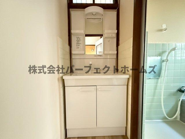 美井町戸建　賃貸の独立洗面台|独立洗面台あり、毎朝おしゃれに忙しい女性の方におすすめです