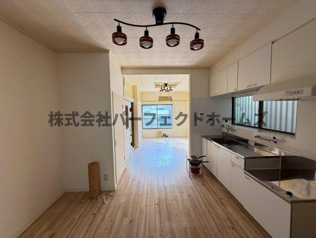 美井町戸建　賃貸の居間・リビング|ゆったり過ごせるリビングです