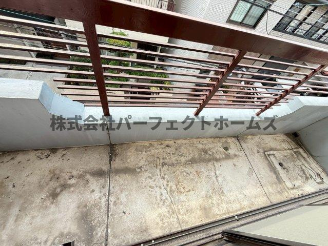 美井町戸建　賃貸のバルコニー|暖かな日差しのふりそそぐバルコニー