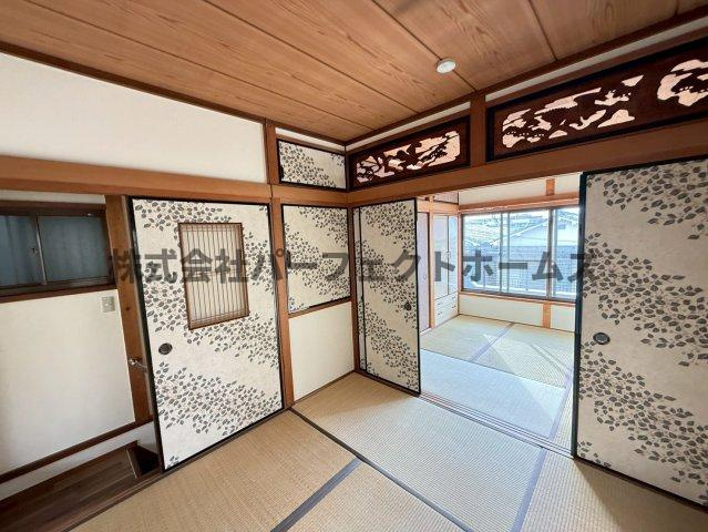 美井町戸建　賃貸の和室|明るい和室です