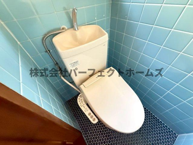 美井町戸建　賃貸のトイレ|落ち着いたトイレです