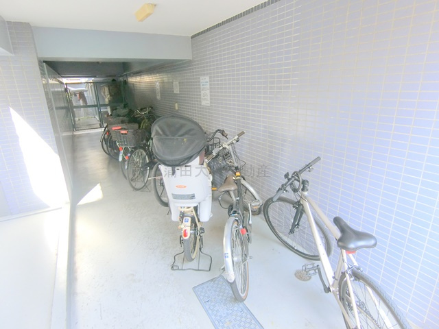 セザール御嶽山のその他共用部分|屋根付きの駐輪場