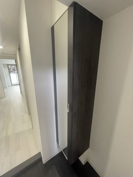 ブリリアコート金山の玄関