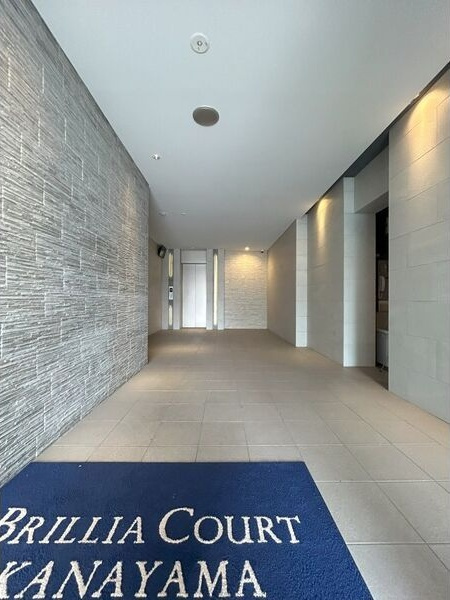 ブリリアコート金山のロビー