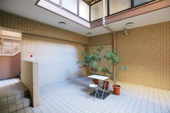 フェニックス大塚駅前のロビー