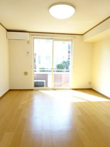 エレガント・カーサⅡの内装|明るい室内です