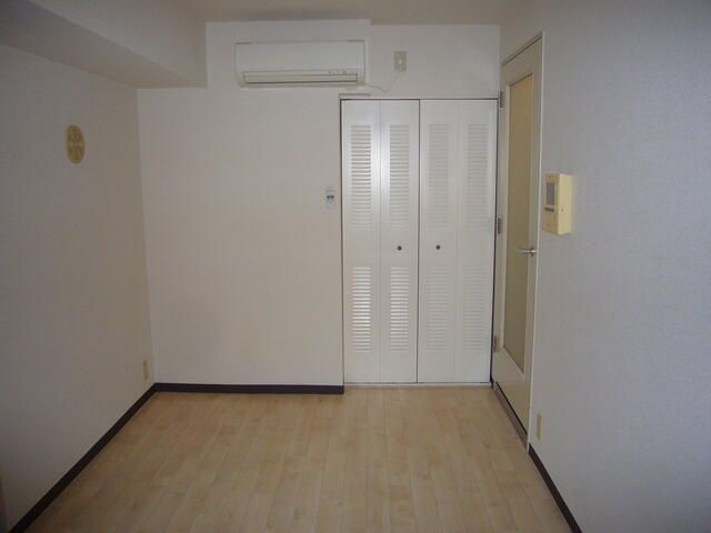 モンシェール根津の居間・リビング